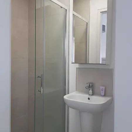 Private Ensuite Bathroom At Barnoaks House Δωμάτια σε οικογενειακή κατοικία *