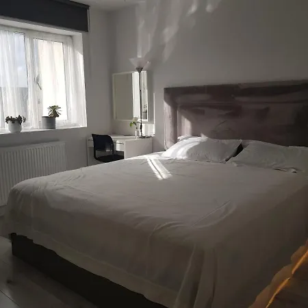 Barnoaks With Ensuite Bathroom - *