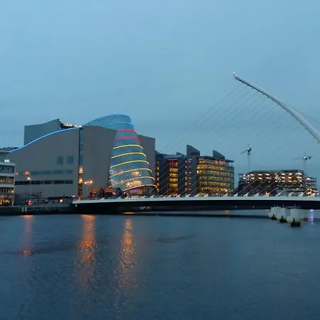 Private Ensuite Bathroom At Barnoaks House *
