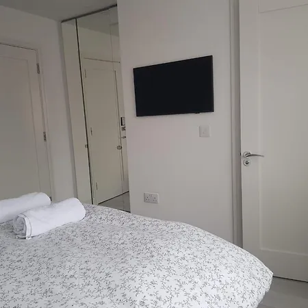 Private Ensuite Bathroom At Barnoaks House *