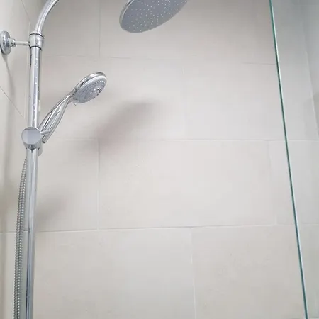 Δωμάτια σε οικογενειακή κατοικία Private Ensuite Bathroom At Barnoaks House Δουβλίνο