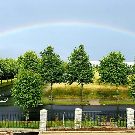 Δωμάτια σε οικογενειακή κατοικία Private Ensuite Bathroom At Barnoaks House