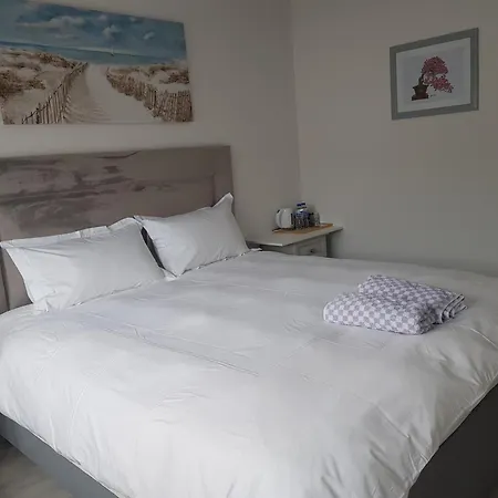 Δωμάτια σε οικογενειακή κατοικία Private Ensuite Bathroom At Barnoaks House