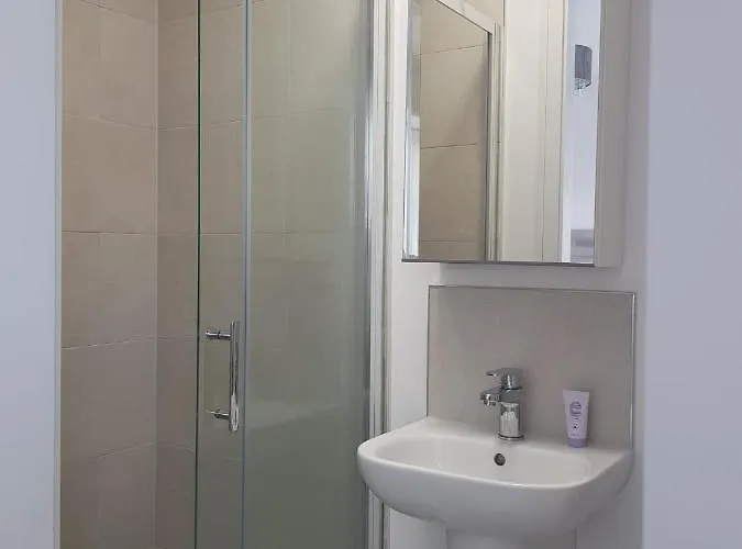 Private Ensuite Bathroom At Barnoaks House Проживание в семье *