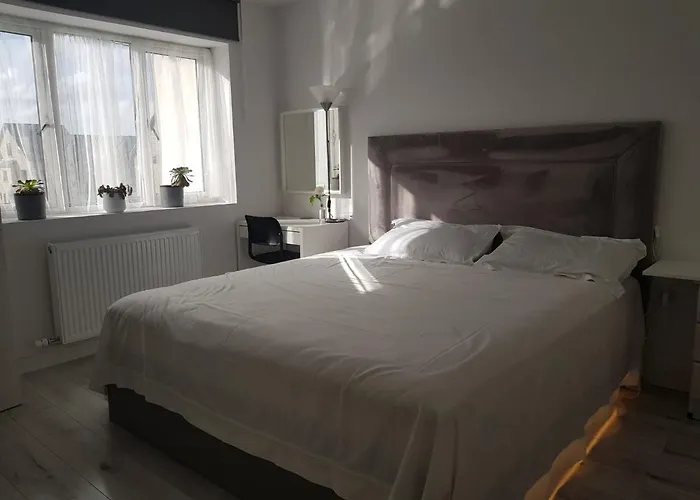 Private Ensuite Bathroom At Barnoaks House *