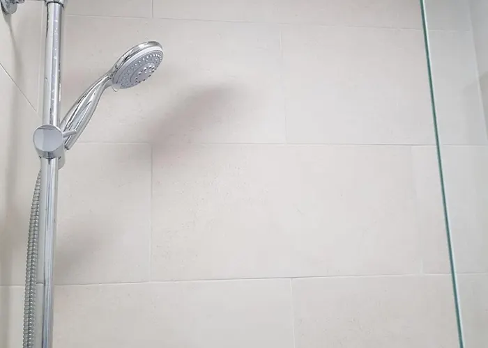 Private Ensuite Bathroom At Barnoaks House Дублин