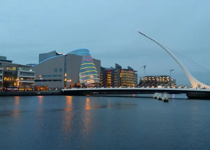 Проживание в семье Private Ensuite Bathroom At Barnoaks House *