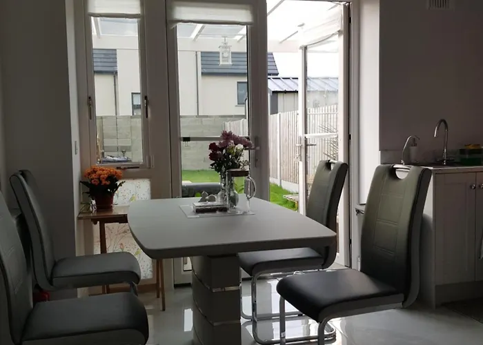 Проживание в семье Private Ensuite Bathroom At Barnoaks House *