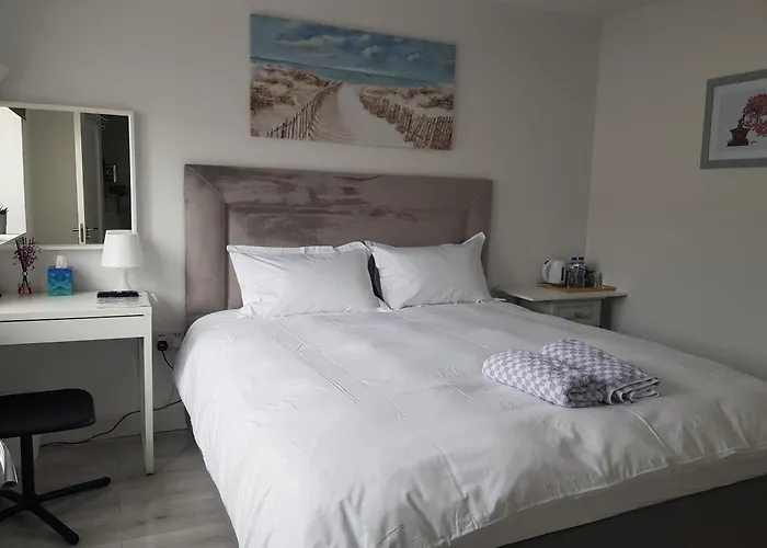 Private Ensuite Bathroom At Barnoaks House *