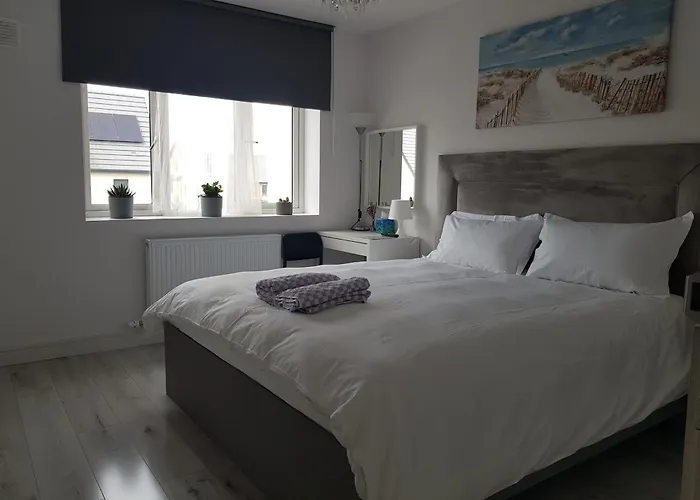 Проживание в семье Private Ensuite Bathroom At Barnoaks House *