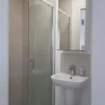 Private Ensuite Bathroom At Barnoaks House Homestay *