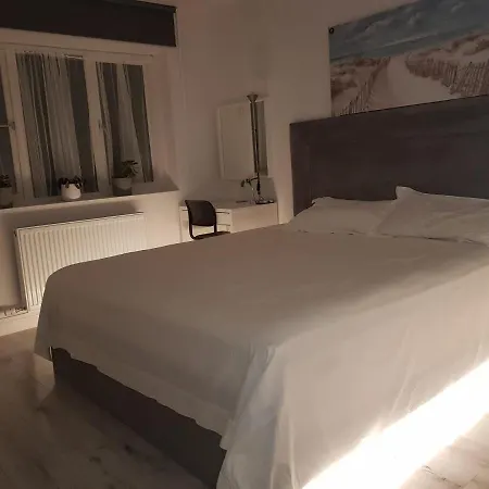Barnoaks House - Private Ensuite Bathroom Homestay Dublin