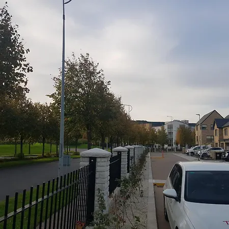 홈스테이 Barnoaks House - Private Ensuite Bathroom 더블린