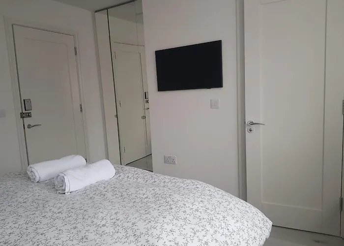 Private Ensuite Bathroom At Barnoaks House *